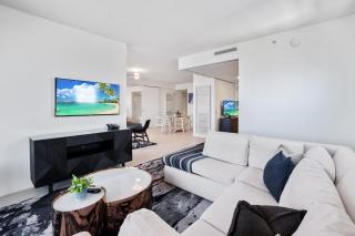 23rd Floor W 2BR with Den, Ocean Views, Sleeps 8 - Fort Lauderdale - 8