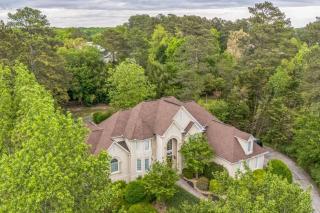 Elegant 5BR Retreat Pool & Yard - Snellville - 0