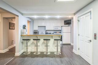 Elegant 5BR Retreat Pool & Yard - Snellville - 5