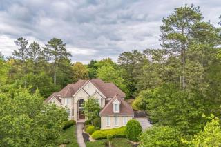 Elegant 5BR Retreat Pool & Yard - Snellville - 2