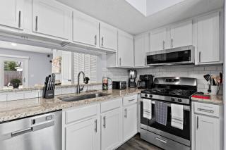 Cozy 2-Bedroom Townhome with fenced backyard/gazebo - Smyrna - 6