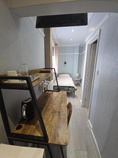Glendevon House Hotel - Bromley - 6