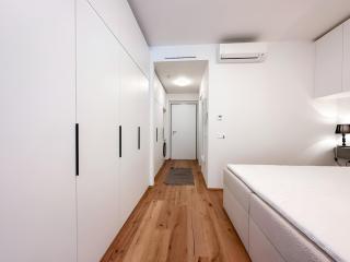 REAL Living by REFA - Modern Haven 1209 - Prag - 1