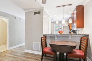 Spacious 3-Bedroom Home with Private Baths, Mini Bars, and Prime Location! - Smyrna - 5