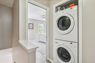 Spacious 3-Bedroom Home with Private Baths, Mini Bars, and Prime Location! - Smyrna - 1