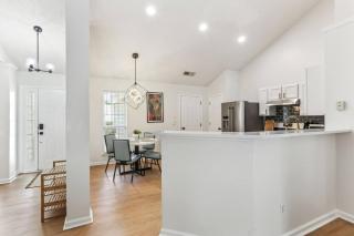 Sophisticated 3 Bedroom Retreat-Near Six Flags - Austell - 7