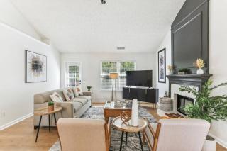 Sophisticated 3 Bedroom Retreat-Near Six Flags - Austell - 3