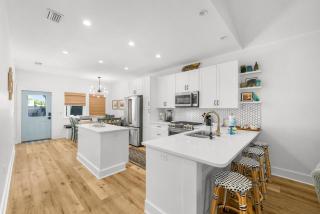Pet Friendly Beach House - 6th Street Retreat by Panhandle Getaways - Port Saint Joe - 4
