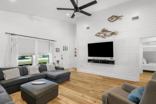 Pet Friendly Beach House - 6th Street Retreat by Panhandle Getaways - Port Saint Joe - 6