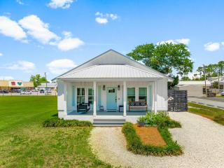 Pet Friendly Beach House - 6th Street Retreat by Panhandle Getaways - Port Saint Joe - 9