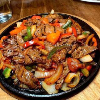 Hilltop Getaway Grill - - 3