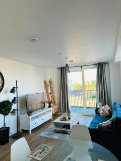 Amazing 2 Bed Flat With City Views - Barking - 0