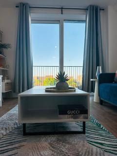 Amazing 2 Bed Flat With City Views - Barking - 9