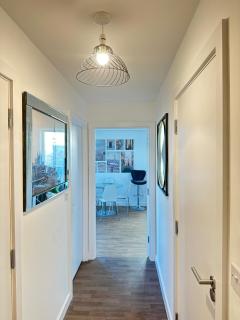 Amazing 2 Bed Flat With City Views - Barking - 8