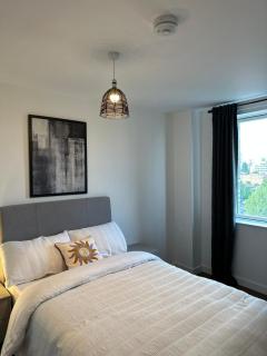 Amazing 2 Bed Flat With City Views - Barking - 7