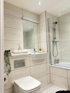 Amazing 2 Bed Flat With City Views - Barking - 5