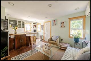 2 bedroom Apt - Kingston - 2