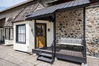 Chickadee Suite - Cashmere - 9
