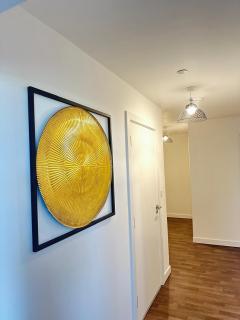 Amazing 2 Bed Flat With City Views - Barking - 3