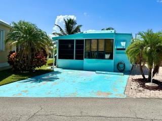 Aquahouse is an Adorable 1 Bed 1 Bath Beach Bungalow just steps from the ocean! - Jensen Beach - 8
