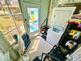 Aquahouse is an Adorable 1 Bed 1 Bath Beach Bungalow just steps from the ocean! - Jensen Beach - 3