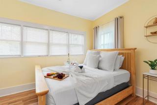 Clearwater Charmer 2BR 1BA Coastal Retreat Getaway - 7
