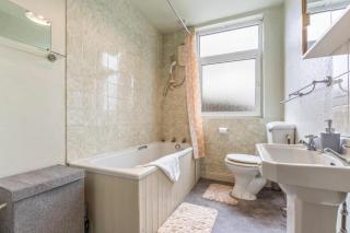 Stylish 3-Bed Home Near Nottingham City Centre - Nottingham - 6