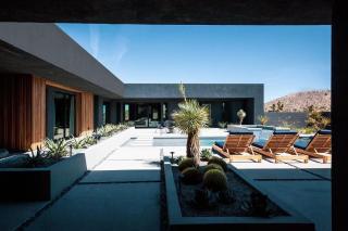 Black C House Modern w pool spa - Yucca Valley - 3
