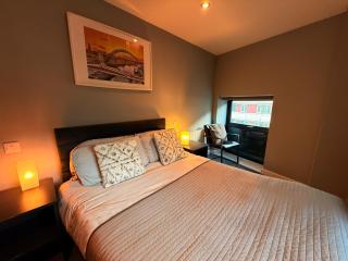 Modern Central Quayside Apartment Sleeps 7 Parking - 1