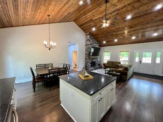 Cozy 3 BR Cabin with Pond on 3 acres - New River Gorge - Summersville Lake - 3