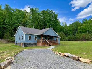 Cozy 3 BR Cabin with Pond on 3 acres - New River Gorge - Summersville Lake - - 6