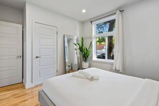 The Urban Retreat Trendy 3BR in NDG - Montréal - 8