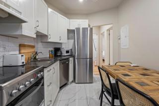The Urban Retreat Trendy 3BR in NDG - Montréal - 4