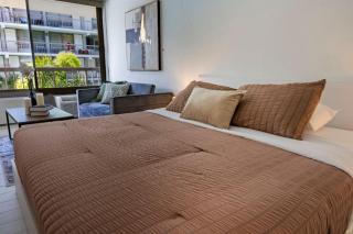 Sleek and Luxury Studio near Parks with Free Parking - 3