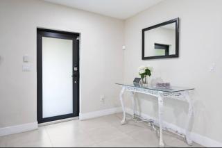 551) Large 3 bedroom with backyard - North Miami - 9