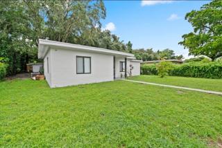 551) Large 3 bedroom with backyard - North Miami - 6