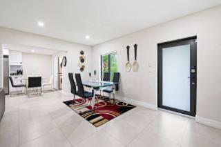551) Large 3 bedroom with backyard - North Miami - 3