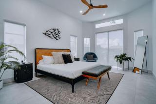 Canal-Side Oasis with Heated Pool - Cape Coral - 7
