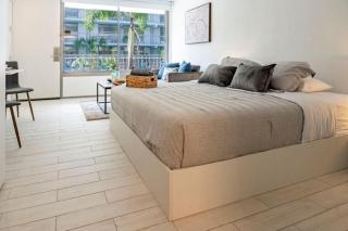 Modern 1BED 1BA Gem in Great Location Free Parking - 0