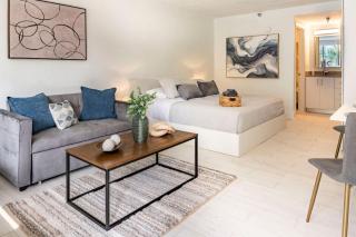 Modern 1BED 1BA Gem in Great Location Free Parking - 7