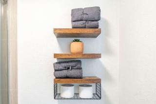 Modern 1BED 1BA Gem in Great Location Free Parking - 1