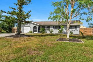 Sunny Cape Coral Escape, Warmth Awaits - 7