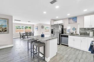 Sunny Cape Coral Escape, Warmth Awaits - 1