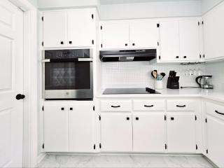 Cozy Retreat with Lanai and Outdoor BBQ - Cape Coral - 6
