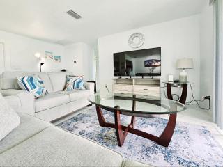 Cozy Retreat with Lanai and Outdoor BBQ - Cape Coral - 4