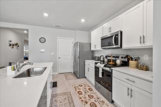Cape Coral Getaway, Modern Comfort and Location - Cape Coral - 1