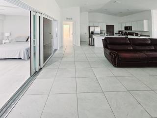 Coral Breeze Getaway - Cape Coral - 4