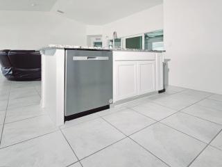 Coral Breeze Getaway - Cape Coral - 3