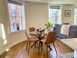 4 King Suites, Downtown, Outlets, Beach, Historic - Portsmouth - 8