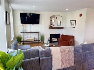 4 King Suites, Downtown, Outlets, Beach, Historic - Portsmouth - 4